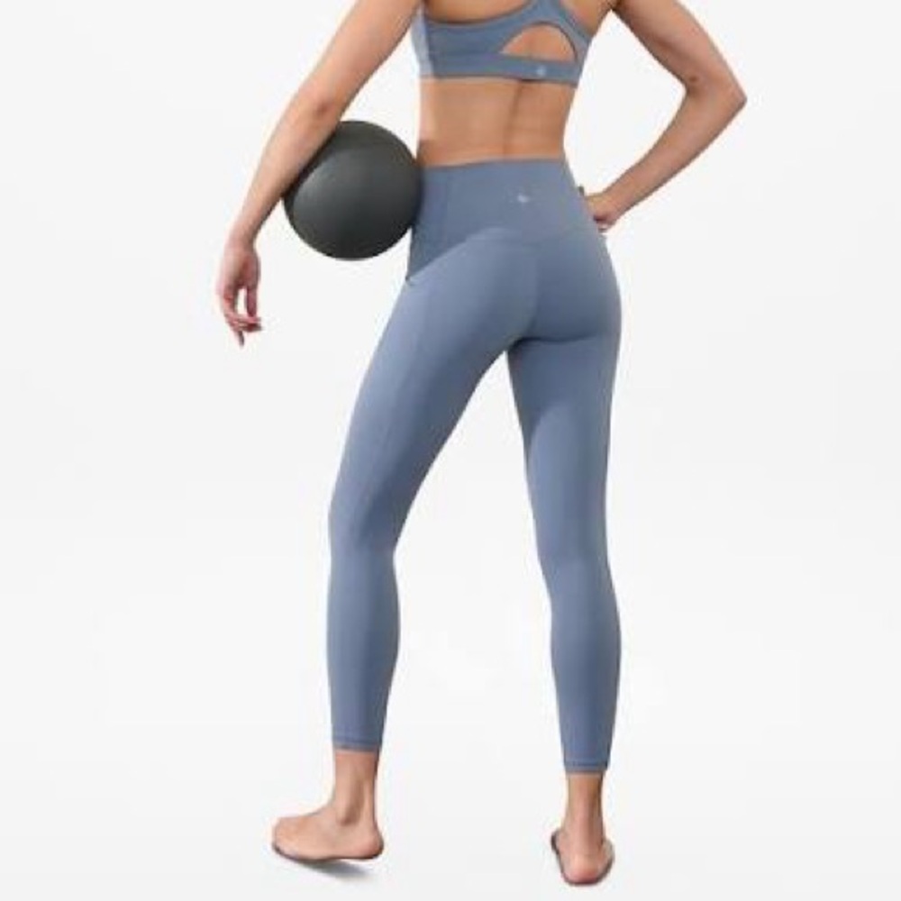 Athleta Salutation Stash II 7/8 Tight in Cottage Blue Medium Like New